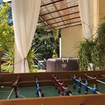 À deux pas de la mer : SPA, billard et baby-foot * Carqueiranne